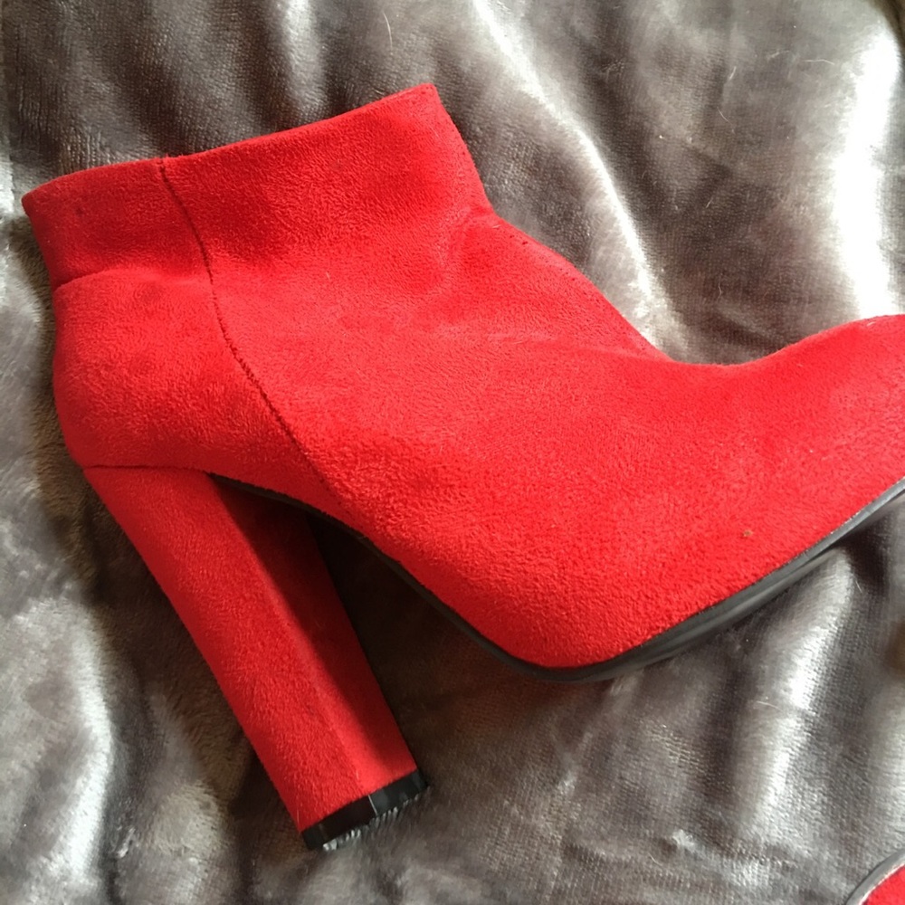 Red boots - Picture 3 of 3